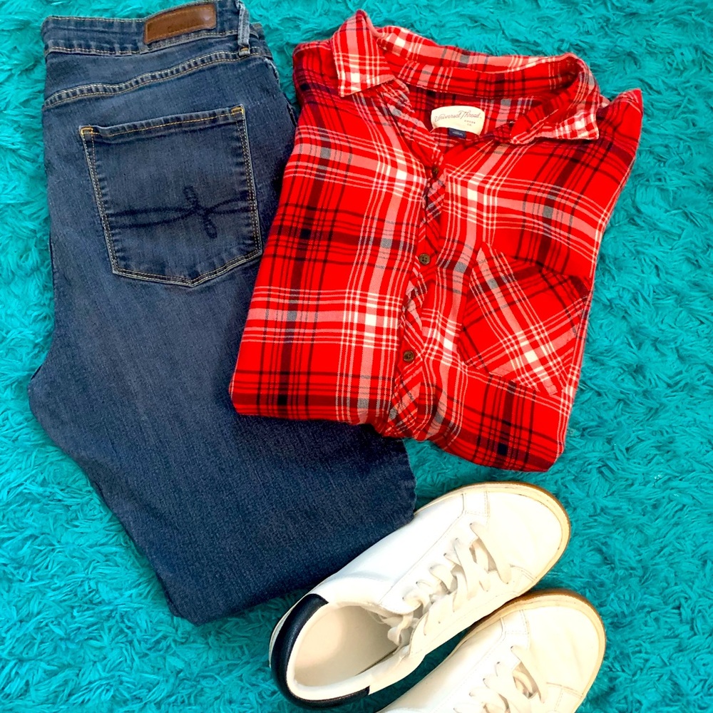 ❤️🌹Universal Thread red plaid long sleeve shirt.  Size large.